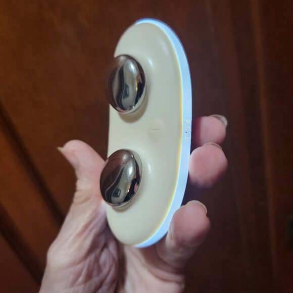 ZIIP Halo Microcurrent/Nanocurrent Advanced Facial Toning Device - Picture 8 of 8